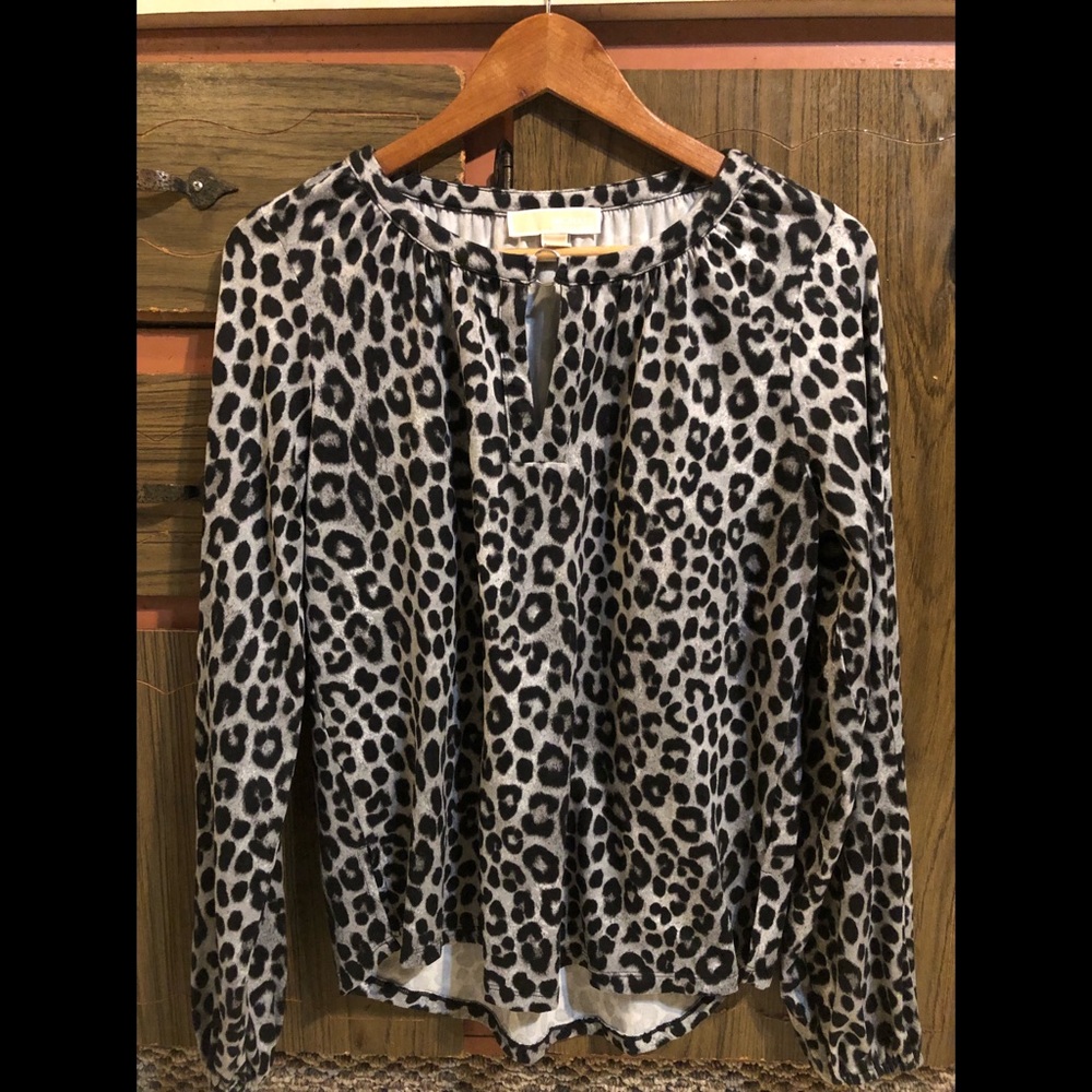 MICHAEL KORS grey and black leopard print top! Size Small, EUC 🖤